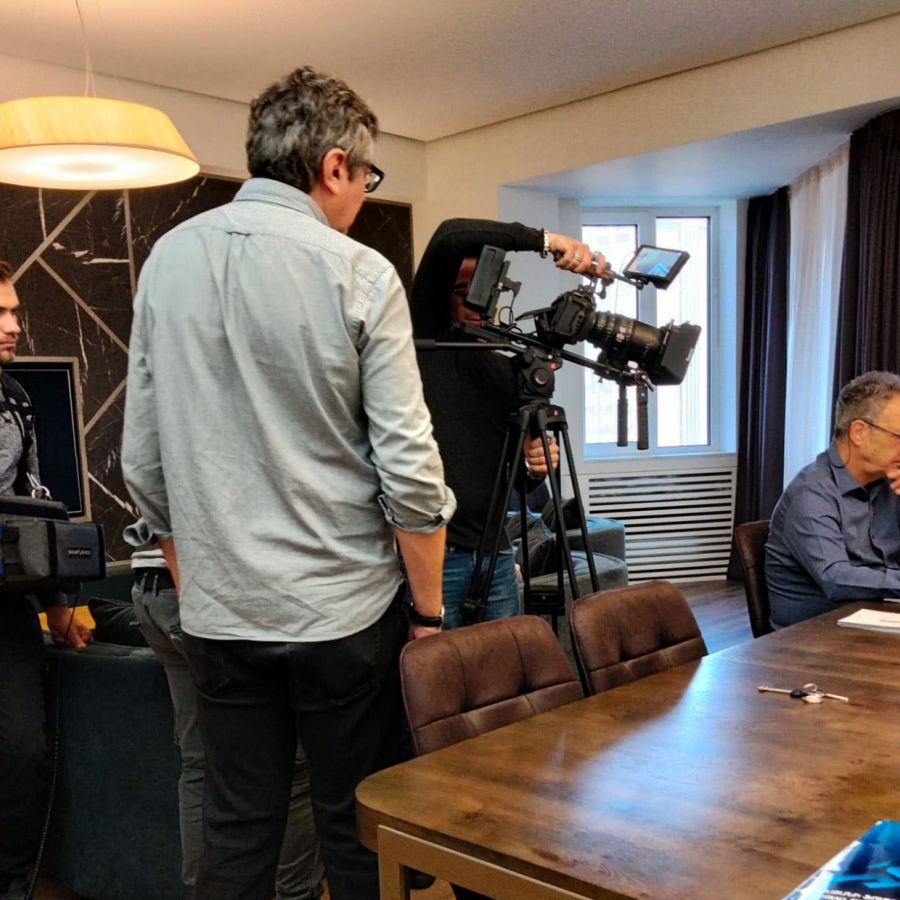 Angel Tirado y el equipo en un momento del rodaje