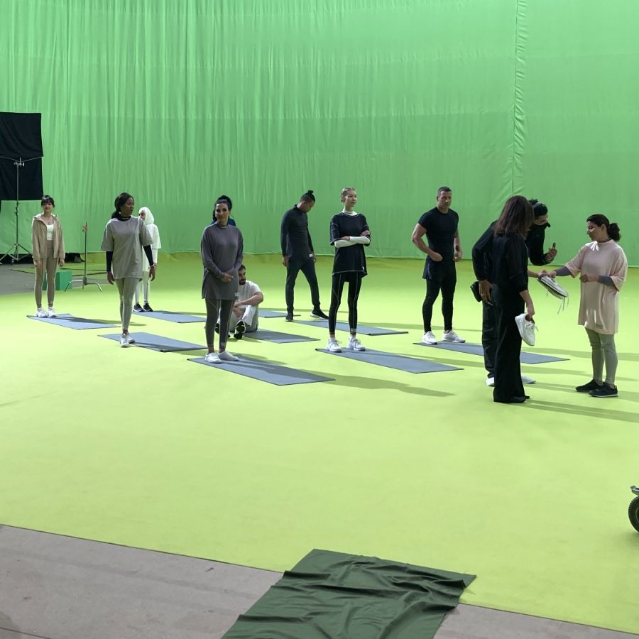 Ensayo con un grupo de figurantes