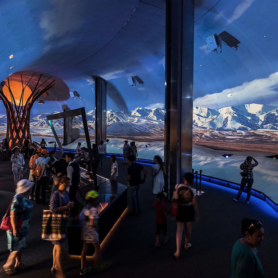 Videomapping inmersivo sobre estructura curva