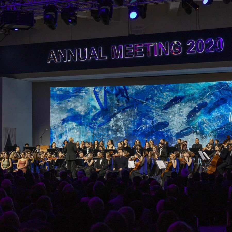 La Orquesta Joven de Europa, acompañada por el Coro de la Sinfónica de Sao Paulo